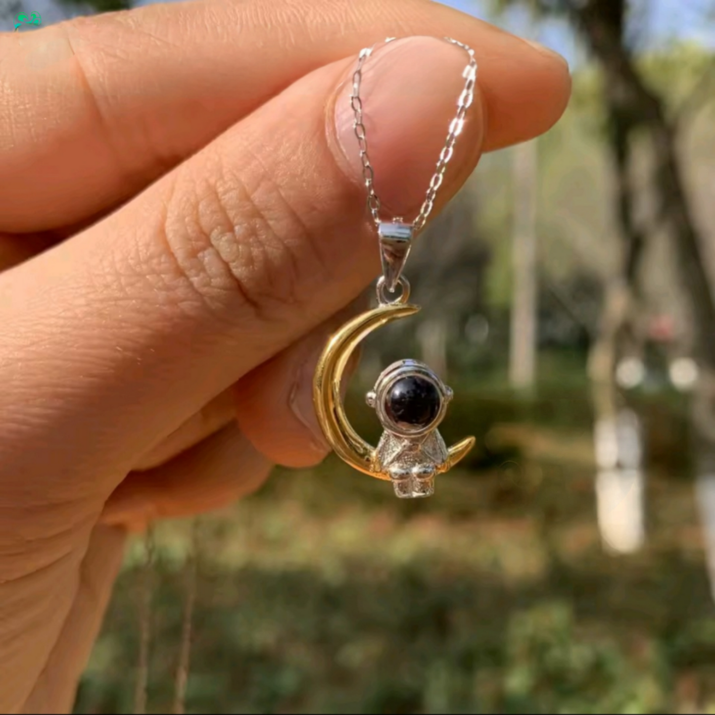 Collar Astronauta con Proyector