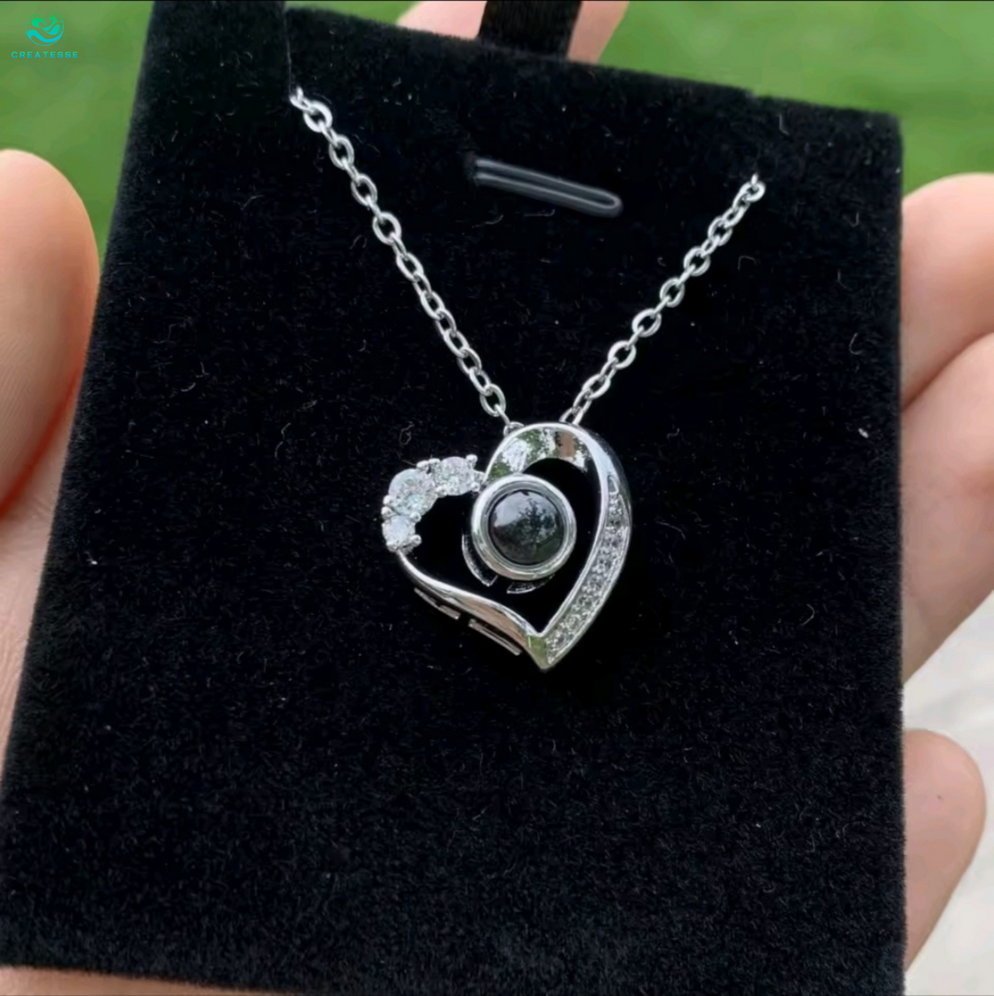 Collar de Corazón con Proyector