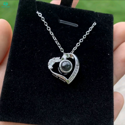 Collar de Corazón con Proyector