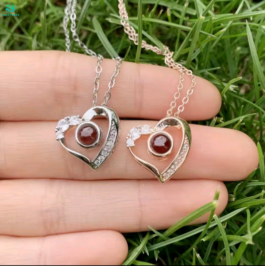 Collar de Corazón con Proyector