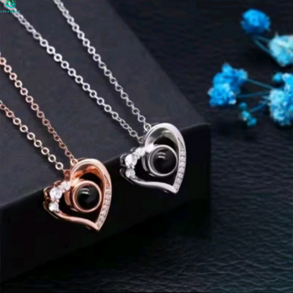 Collar de Corazón con Proyector