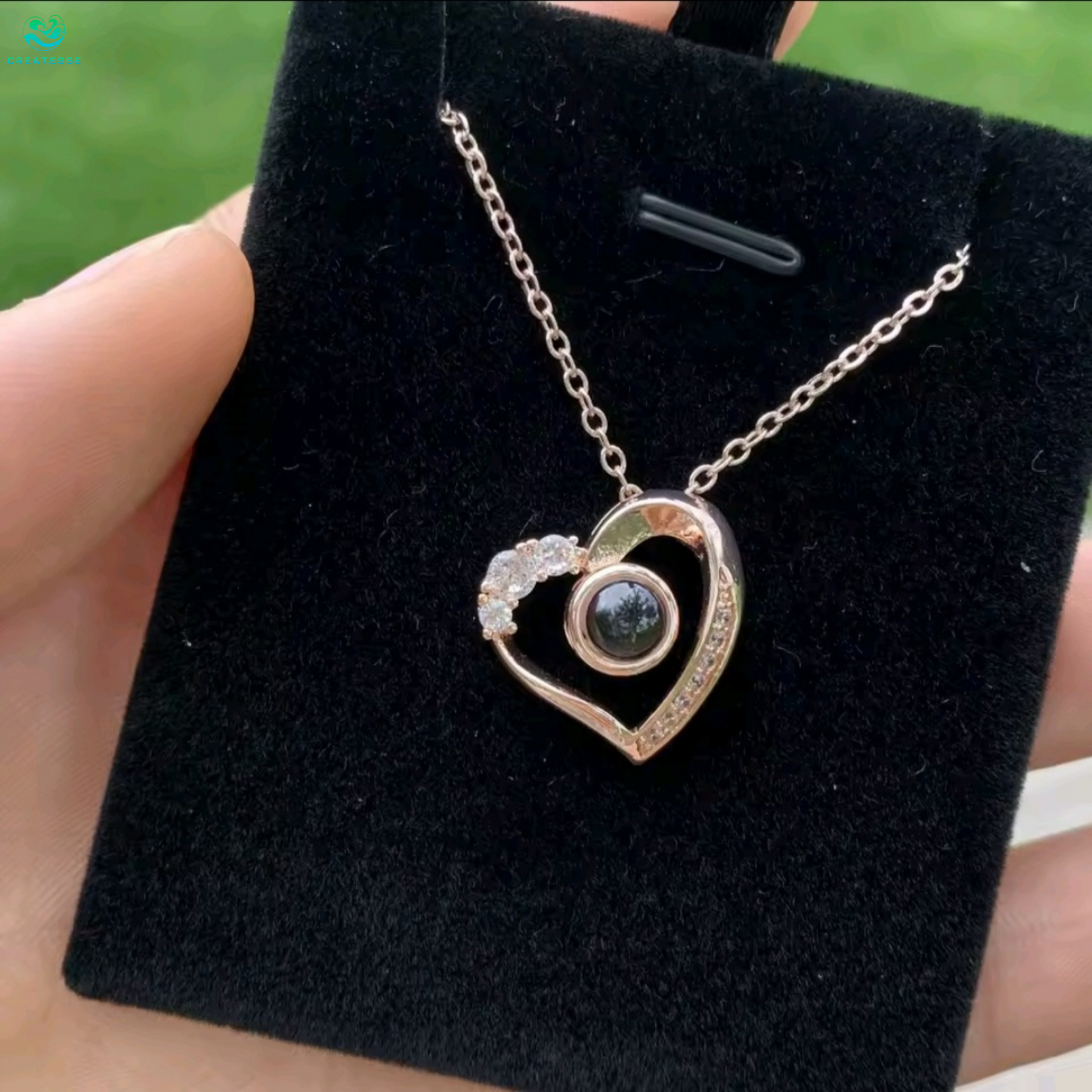 Collar de Corazón con Proyector