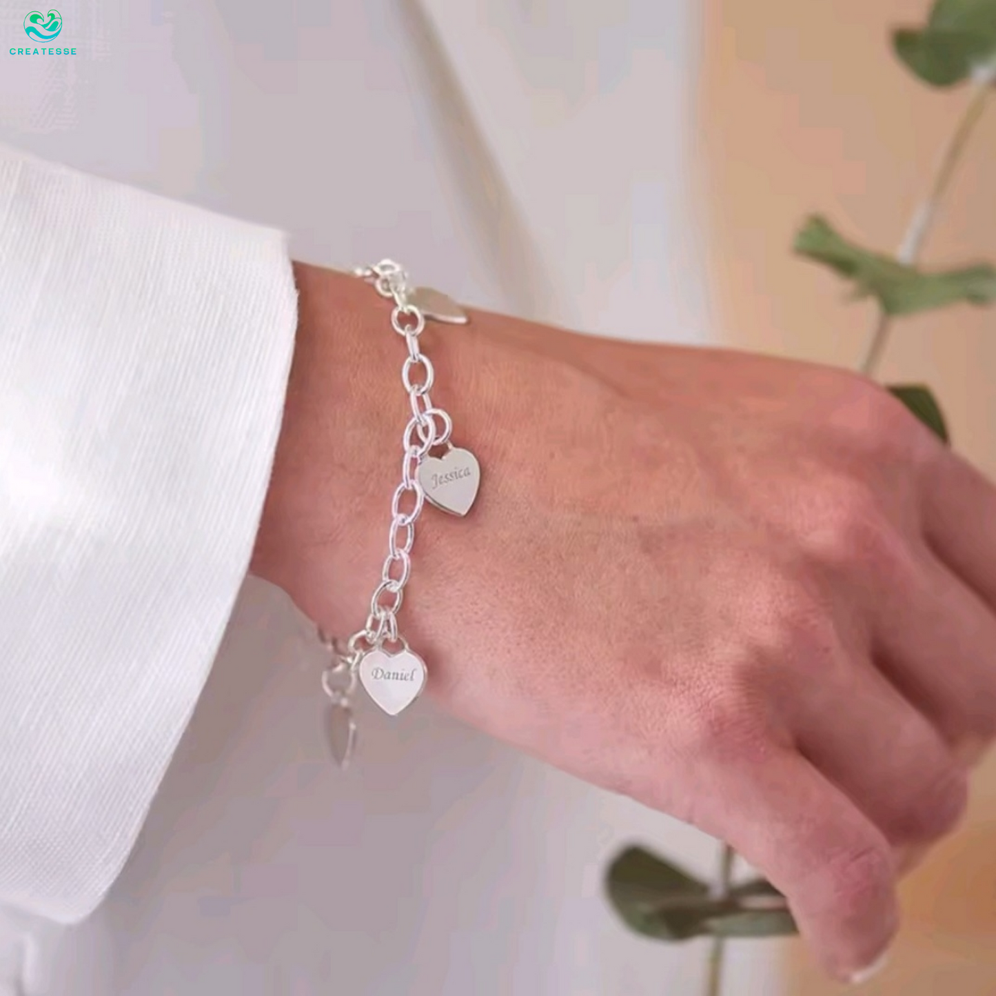 Pulsera de Corazones Grabados